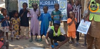 Afrika Da Kardeslige Giden Yol Kurban Bagisi